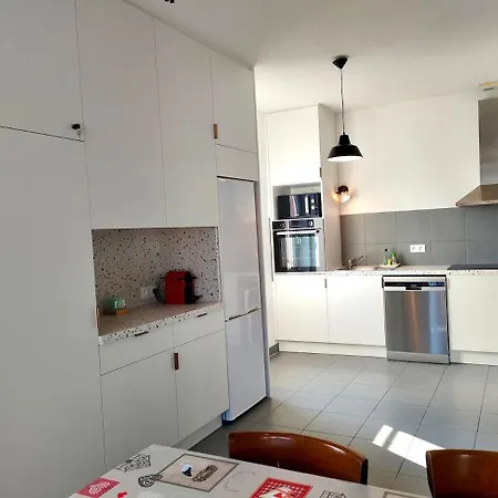 Large Parking Apartment *